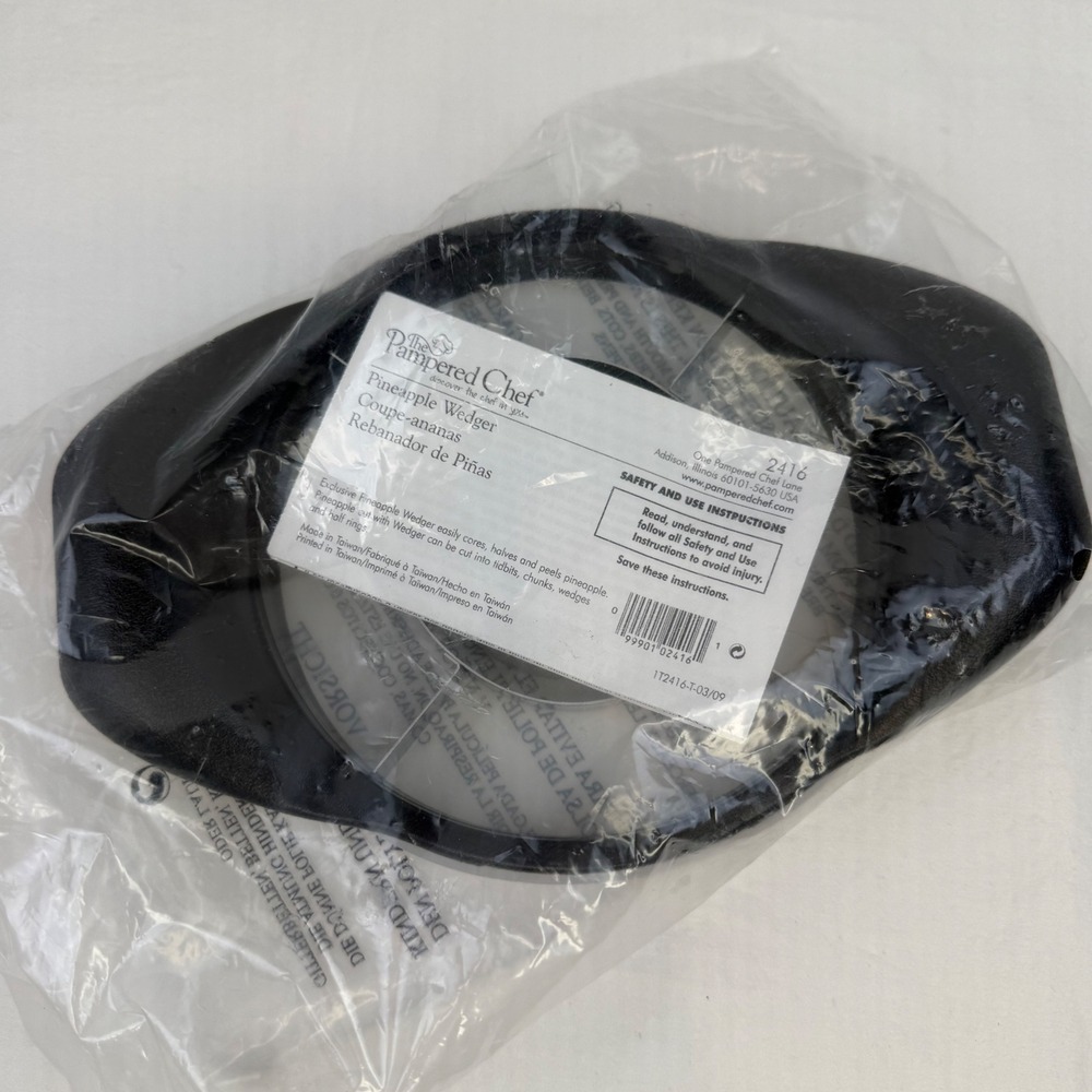 The Pampered Chef Pineapple Wedger 2416 Black Stainless Steel Core Peeler New - Picture 6 of 6